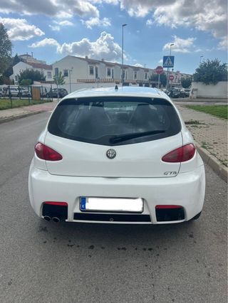 Alfa Romeo 147 3.2 GTA