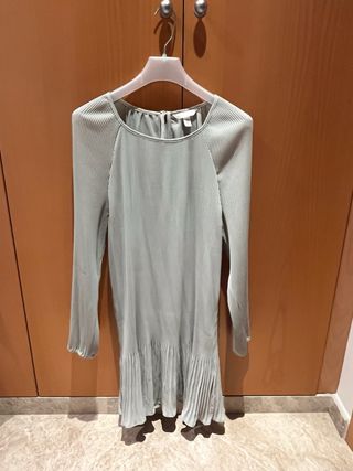 Vestido verde plisado manga larga