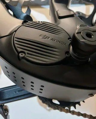 Protector Megamo reason año 25/26 motor Avinox