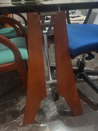 Mesa de cristal y metal