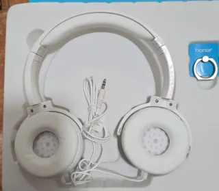 Cascos, botellin y sujeta móvil Honor