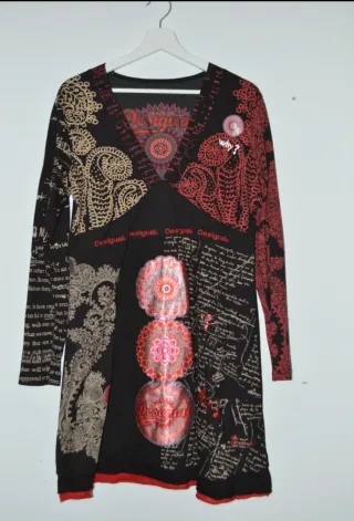 Vestido Desigual. Talla XL. Con estampados.