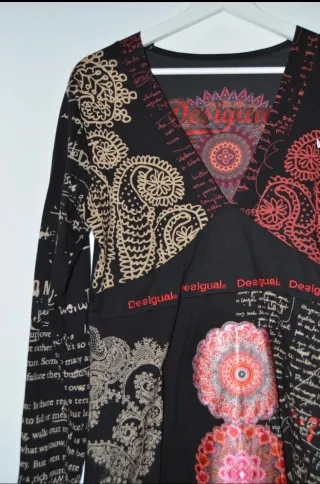 Vestido Desigual. Talla XL. Con estampados.