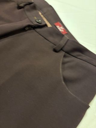 Pantaloni marroni con pence