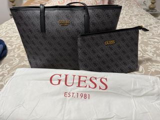 Bolso Guess Negro y Gris con neceser