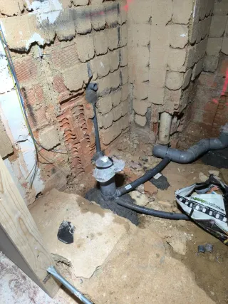 Fontaneria. Electricidad y Pintura