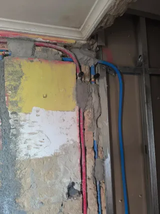 Fontaneria. Electricidad y Pintura