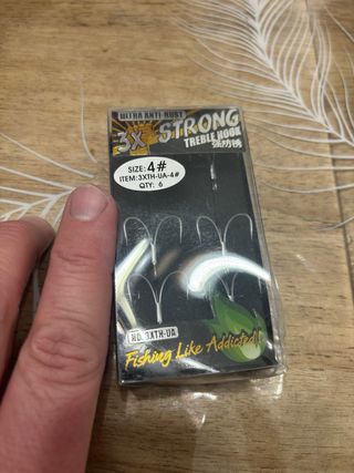 Lote anzuelos triples pesca + accesorios señuelos