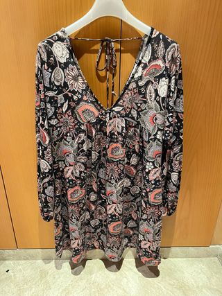 Vestido negro estampado floral