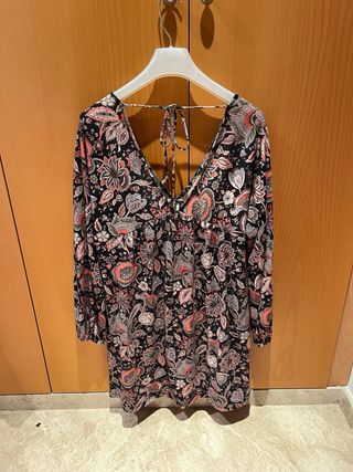 Vestido negro estampado floral