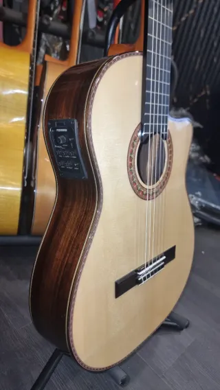 Guitarra Antonio de Toledo ATF17N Cut