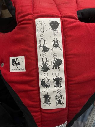 Mochila portabebés BabyBjörn en negra y rojo