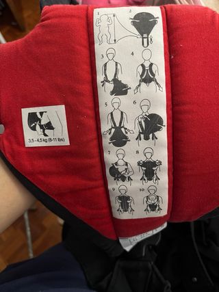 Mochila portabebés BabyBjörn en negra y rojo
