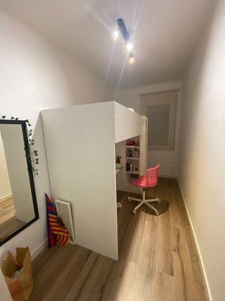Cama alta con escritorio y armario