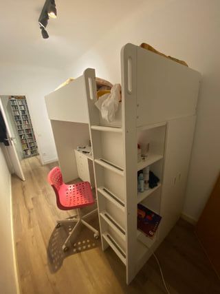 Cama alta con escritorio y armario