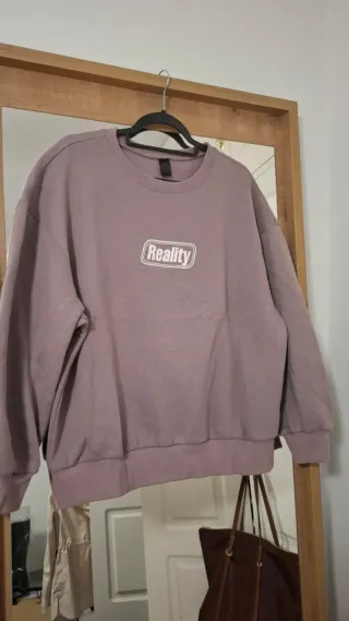 Sudadera Morada con Estampado Reality