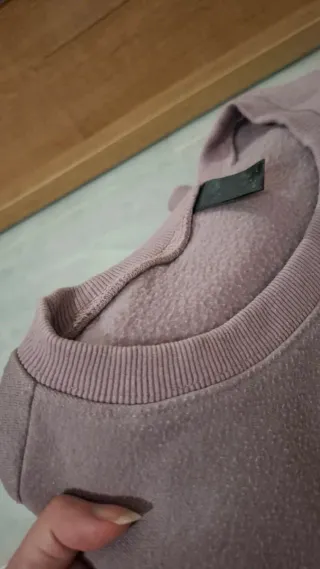 Sudadera Morada con Estampado Reality