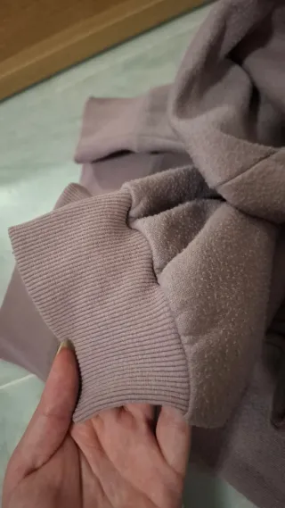 Sudadera Morada con Estampado Reality