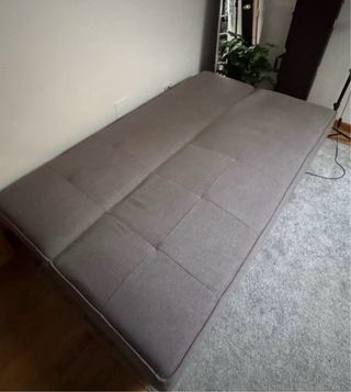 Sofá cama gris de tela
