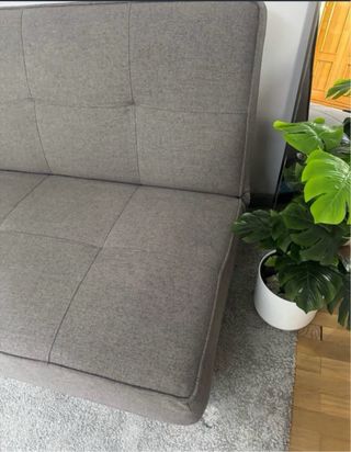 Sofá cama gris de tela