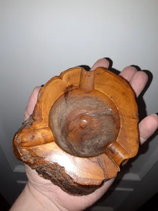 Cenicero de madera rústico