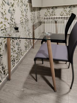 Mesa de cristal estilo nórdico