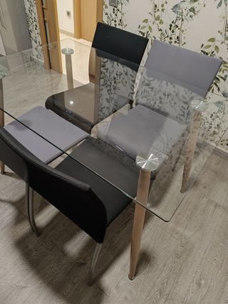 Mesa de cristal estilo nórdico