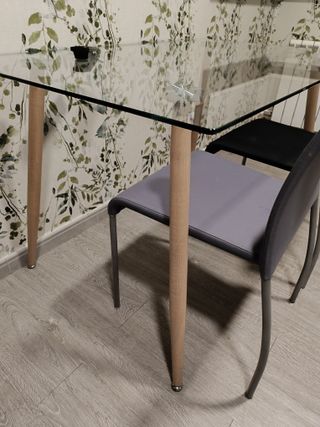 Mesa de cristal estilo nórdico