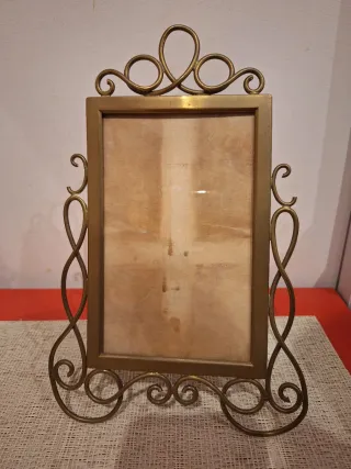 Marco de fotos antiguo metal dorado