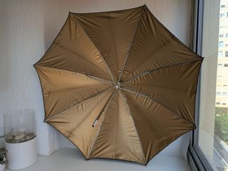 Lote de Iluminación: 3 Pies de Foco + 4 Paraguas