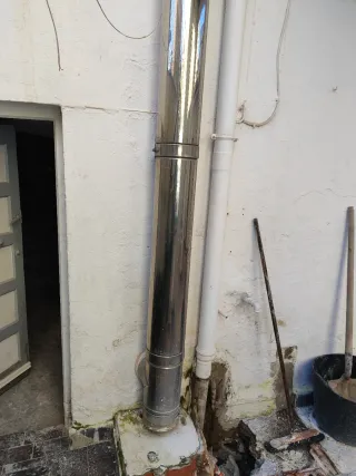 Caldera gasoil + depósito 1000L + chimenea