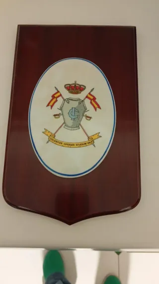 Metopa militar caballería,  con escudo y corona.
