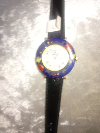 Reloj de pulsera con correa negra