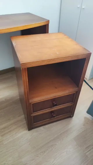 Mesilla de noche de madera