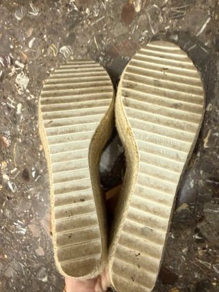 Sandalias de cuña marrones