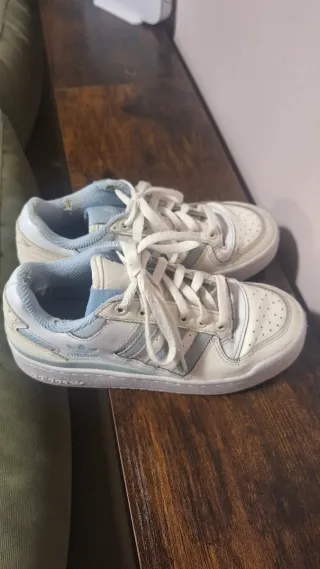 Zapatillas Adidas Blancas y Azules