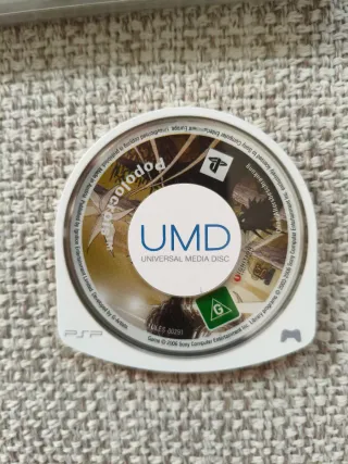 PSP 1004 Blanca + 4 Juegos + Accesorios