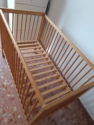 Cuna Ikea Madera. Con sábanas, nórdico y colchón.