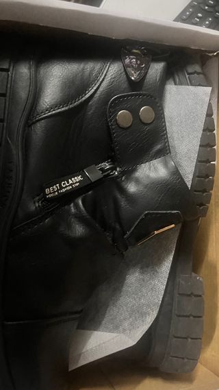 Botas negras con cremallera