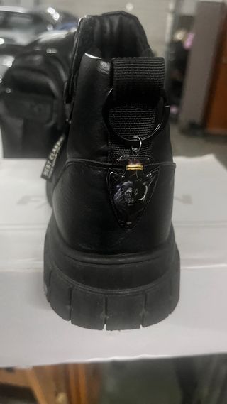 Botas negras con cremallera