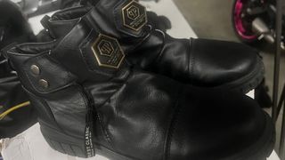 Botas negras con cremallera