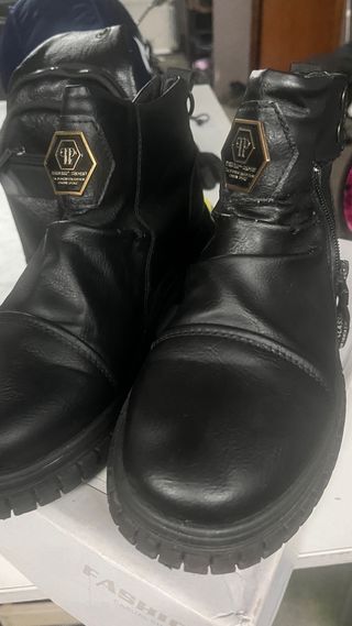 Botas negras con cremallera