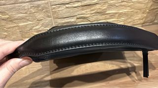 Bolso Negro Mango con Tachuelas Doradas. Nuevo.