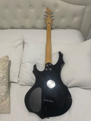 Guitarra Eléctrica Negra LTD