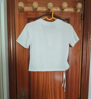 Camisa blanca con diseño de osito