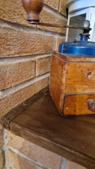 Macinino da caffè vintage in legno