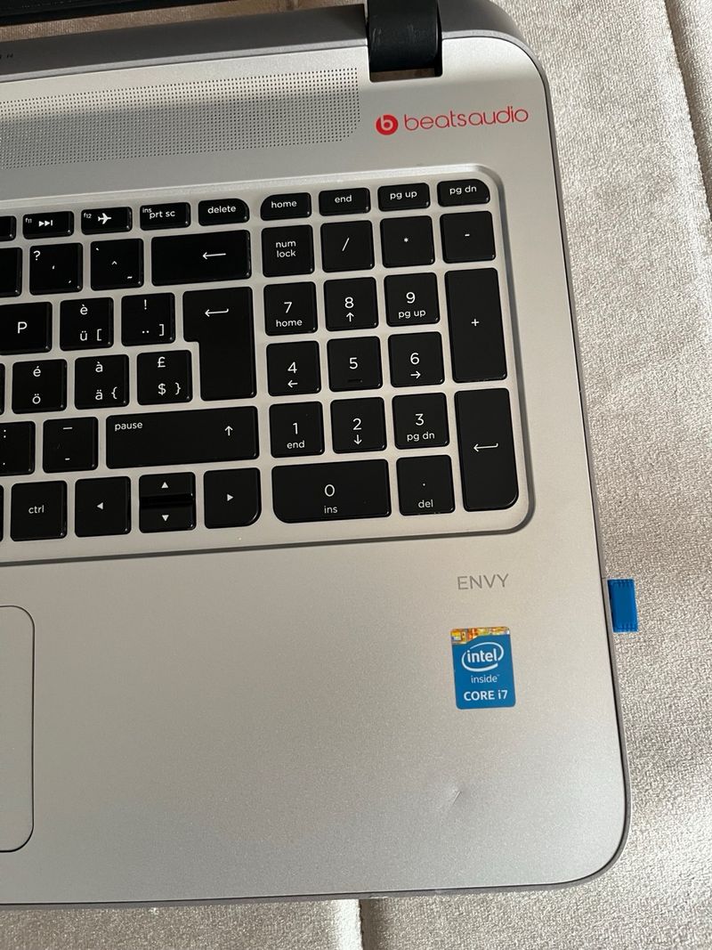 HP Envy 15 – Intel i5 – 16GB RAM – 1TB – Buen esta afbeelding 3
