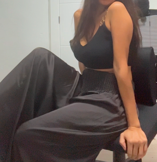 Pantalón ancho Zara negro Talla M + Top cadenas