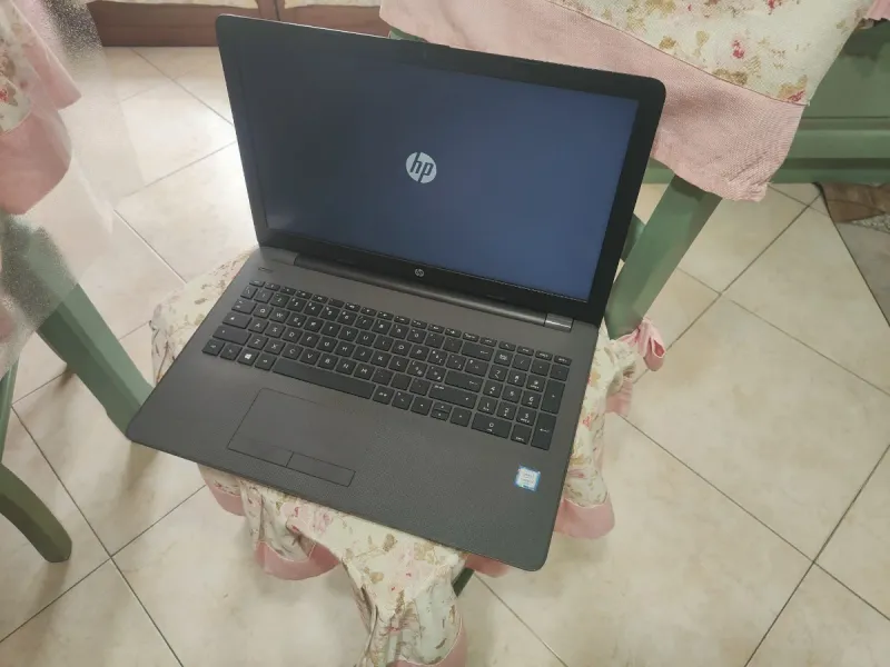 Portátil HP i5 slim 8GB RAM SSD 516GB 15.6"