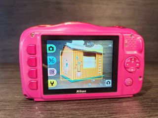 Nikon Coolpix S33 Cámara Digital de 13.2 MP Rosa
